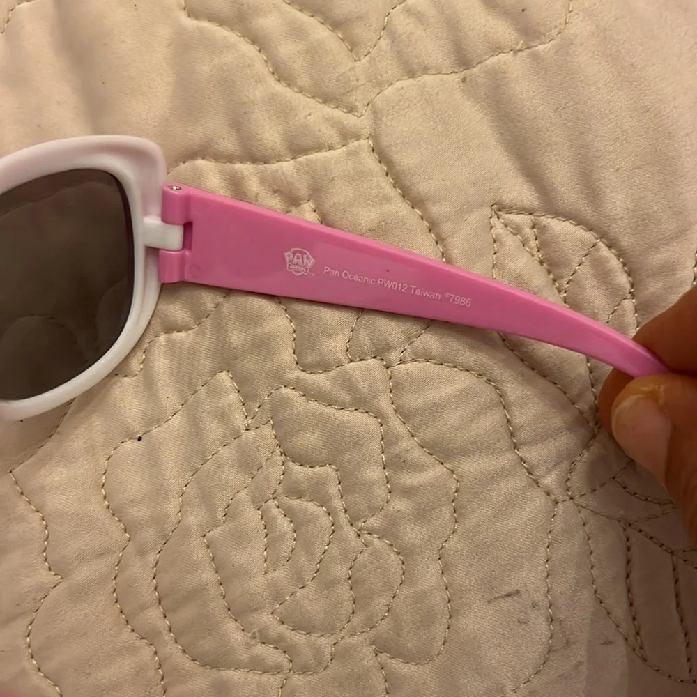 Paw patrol sky sun glasses for little girls used in good condition